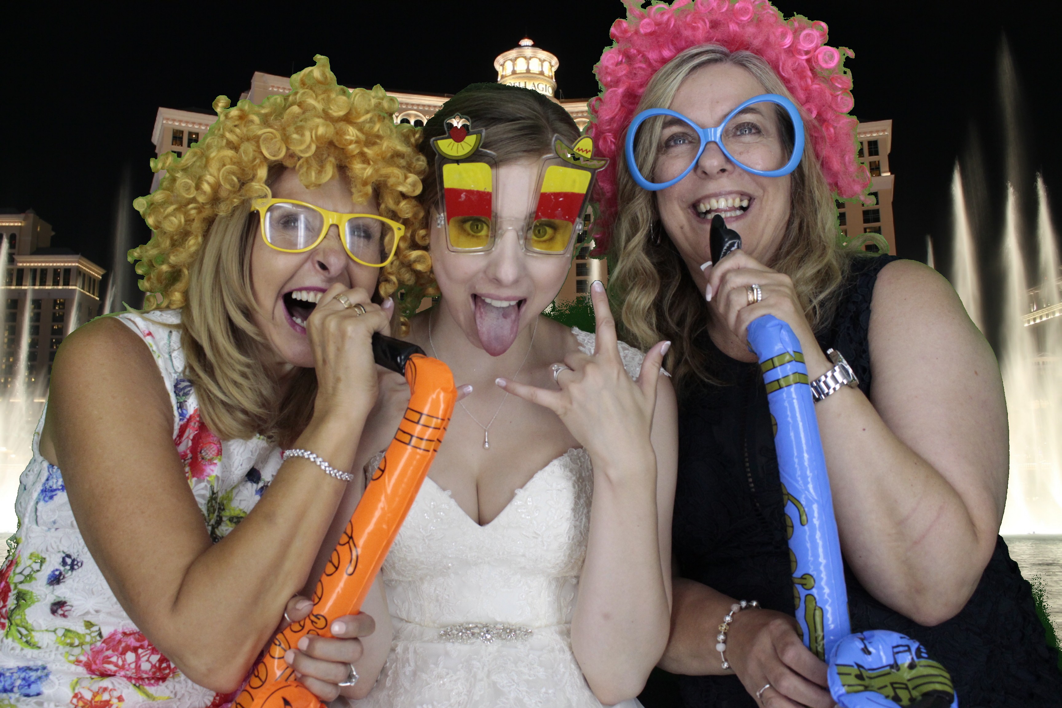 Mr & Mrs Brooks | View more photos from the event at gallery.myphotoboothexperience.co.uk/u/MyPhotoBoothExperienceLtd/Mr-Mrs-Brooks